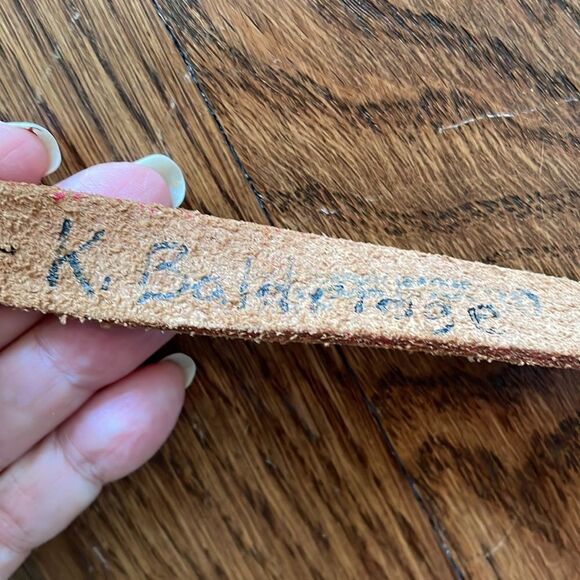 Vintage beaded  Native American look tooled brown leather belt - Picture 6 of 8